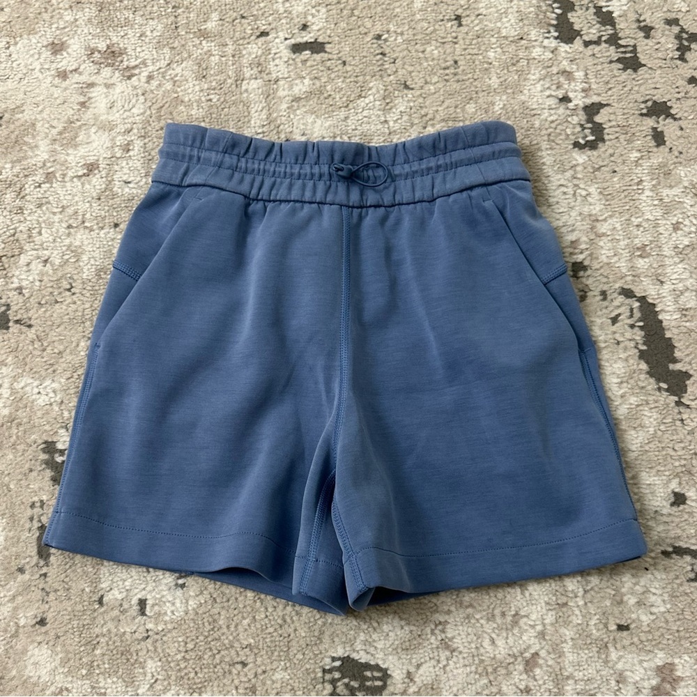 Lululemon Softstreme High-Rise Short 4" Size 2 - Blue